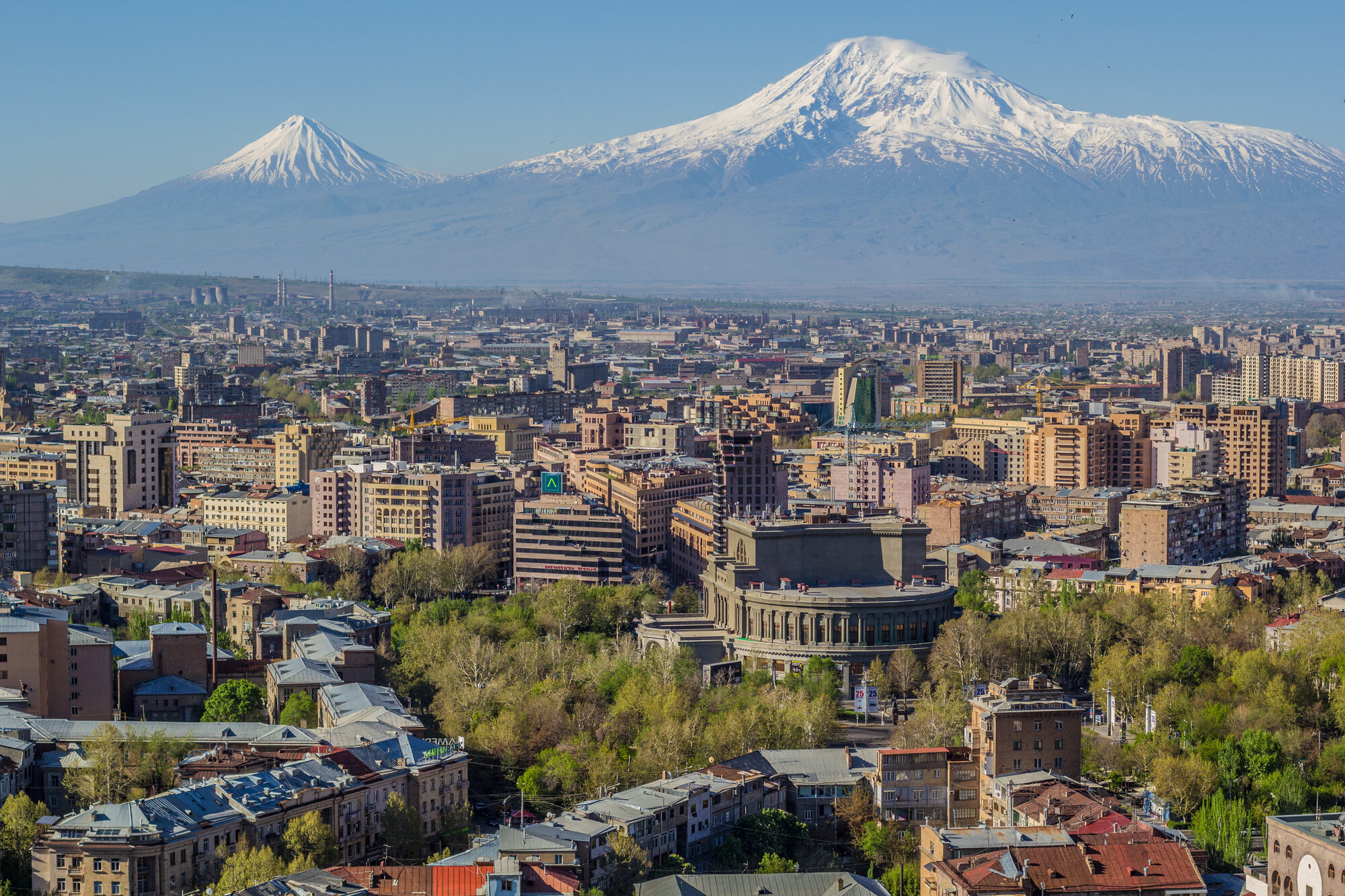 Арарат над крышами Еревана