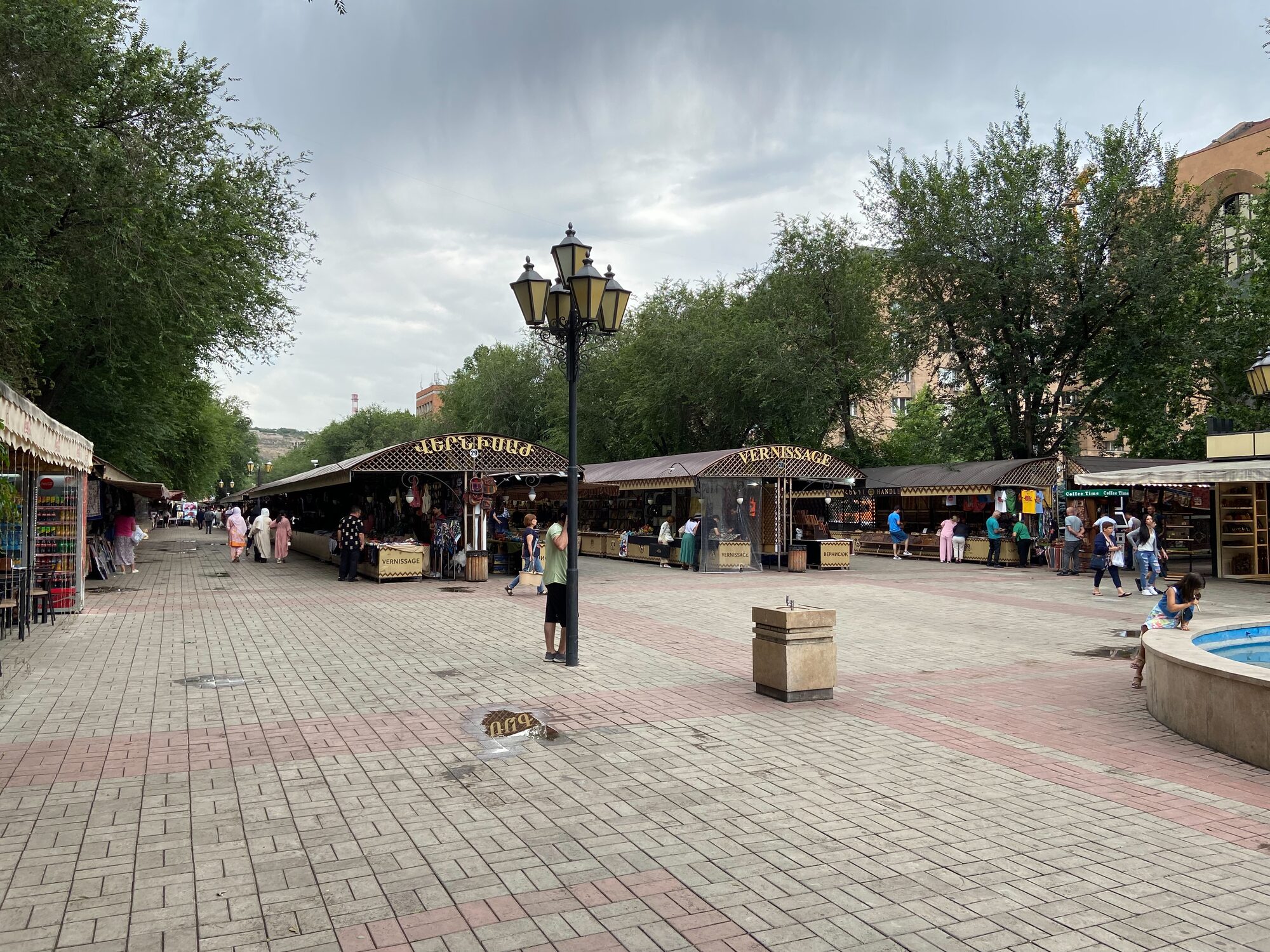 Рынок Вернисаж под открытым небом